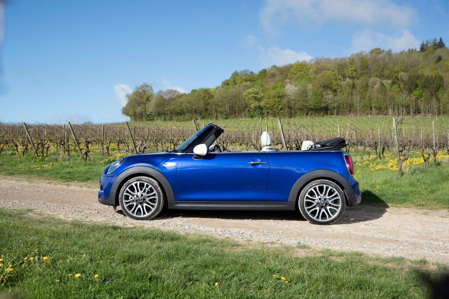  Mini Cooper S Cabrio 25th Anniversary (F57) 2018 года  (UK) (фото 17 из 22)